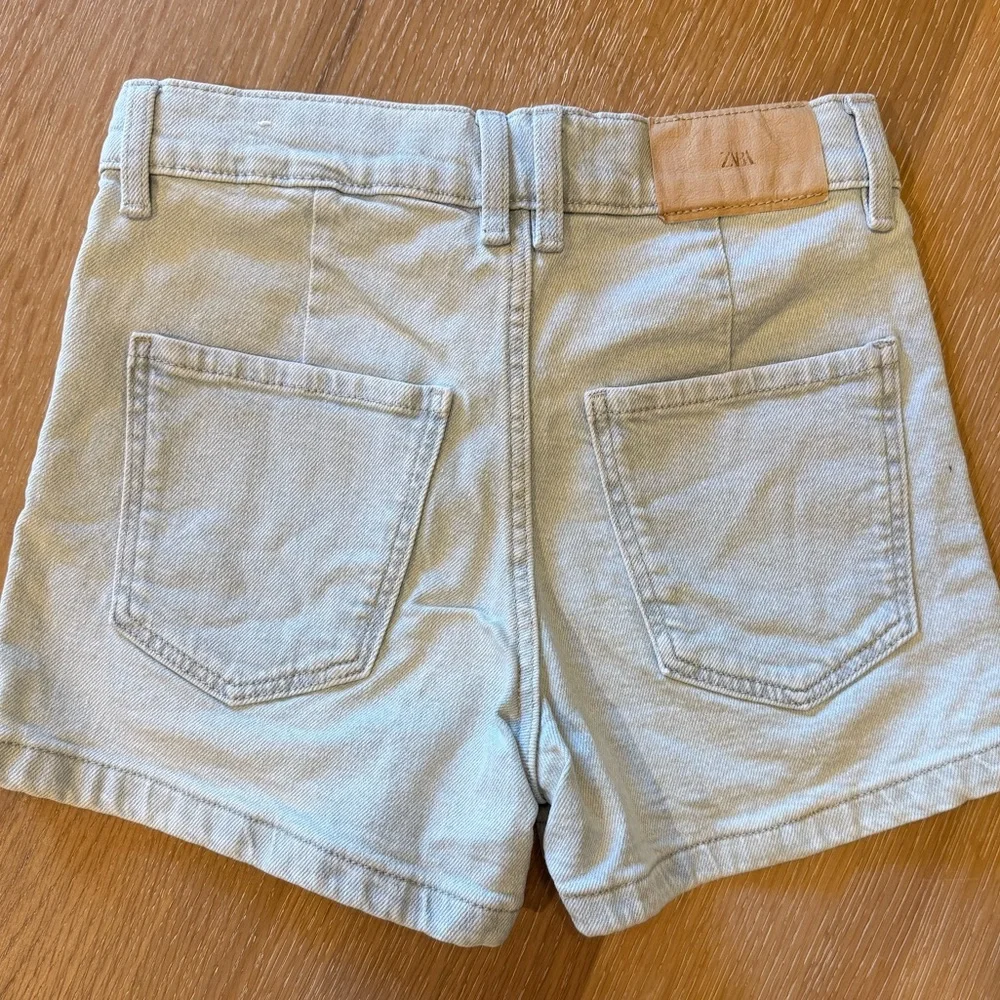 Zara Kids Light Wash Denim Shorts Size 10 - Picture 2 of 3